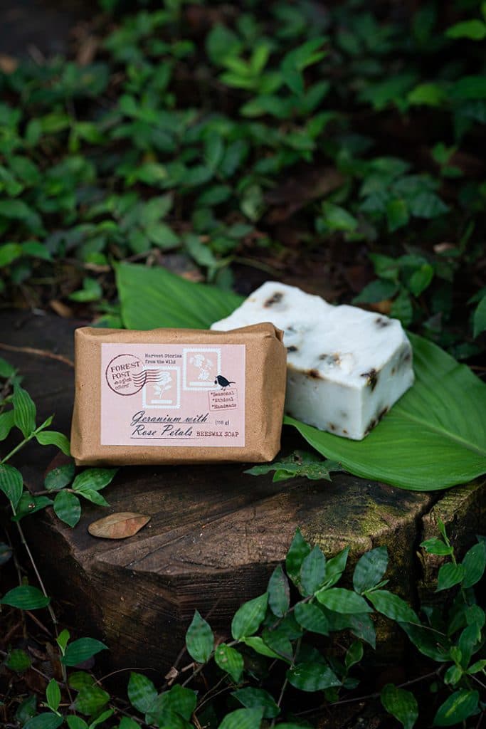Forest Post Beeswax Soap Geranium with Rose Petals 115g